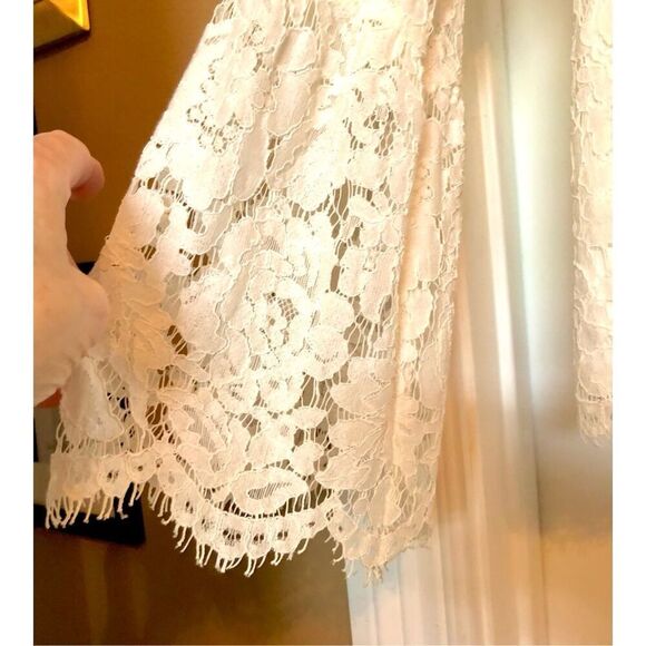 VINCE CAMUTO - L Sz Med Ivory Lace Long-Sleeve Lined Blouse w/Bell Sleeves. EUC - Picture 8 of 12